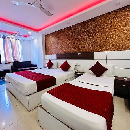Palm Majestic At Airport Hotell New Delhi Exteriör bild